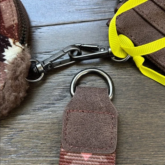 Wrangler Sherpa Southwest Print Dual Pouch Wristlets zip top,cards,key - Picture 8 of 10